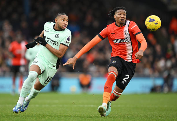 他来了！亚沙里已经抵达米兰利纳特机场，周三接受体检.